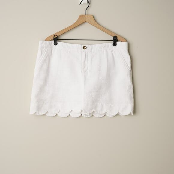 Lilly Pulitzer 100% Cotton Scallop Hem Skort Textured White Gold Button Preppy - Picture 2 of 9